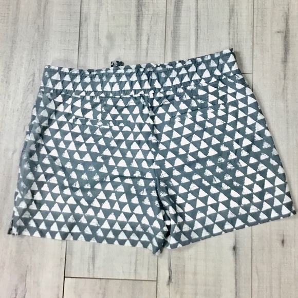 Ann Taylor LOFT SZ 10 grey white triangle shorts - Picture 3 of 5